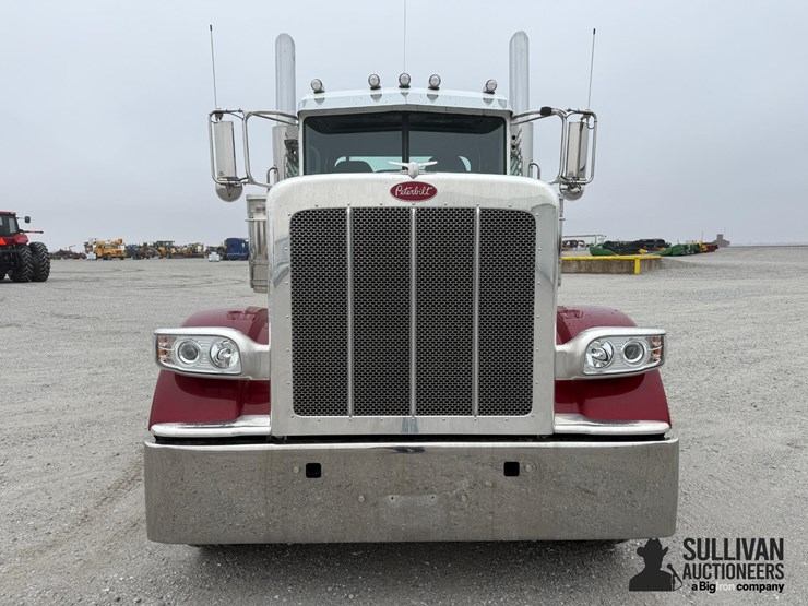 2024-peterbilt-389-image-2