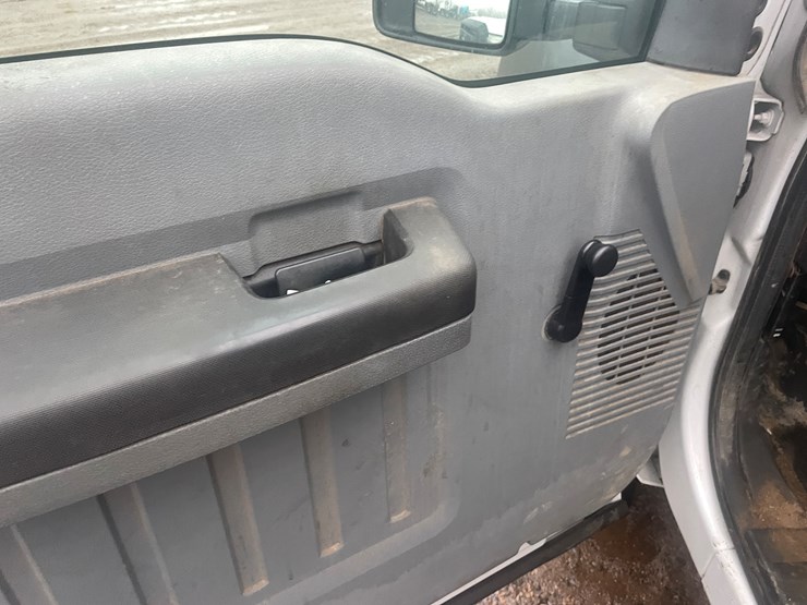 2013-ford-f550-image-25