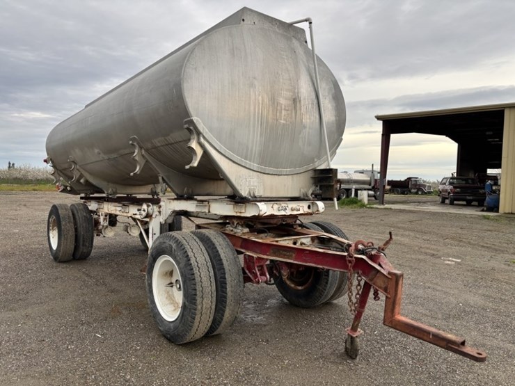 1987-clough-4,500-gallon-t/a-tank-trailer-image-7