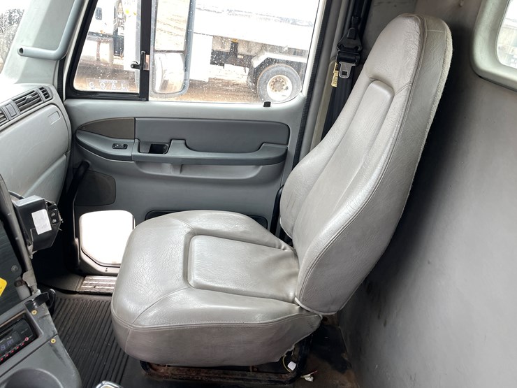 #1038-•-2005-freightliner-grain-truck-(has-mn-title)-image-52