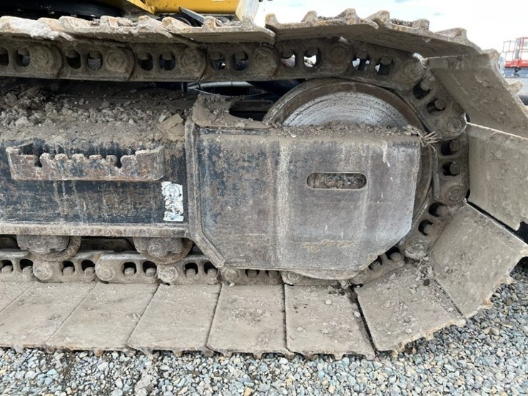 2021-deere-135g-image-32