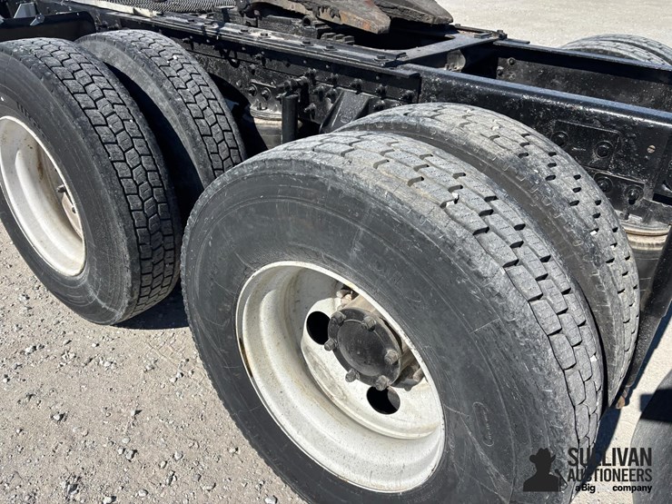 2001-mack-ch613-image-17