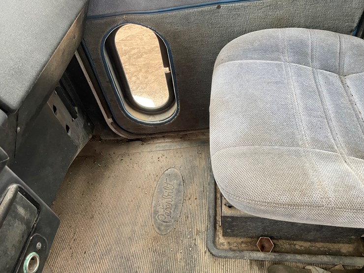 #1041-•-1989-peterbilt-flatbed-truck-tractor-(has-mn-title)-image-47