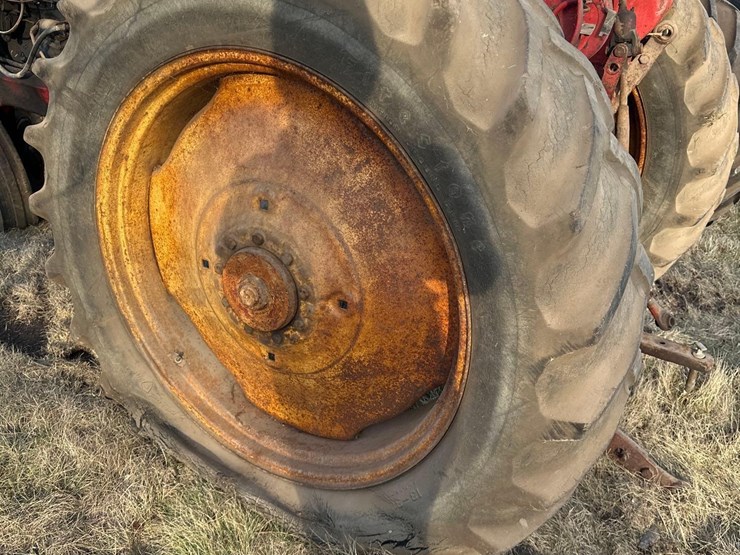 massey-ferguson-444-image-13