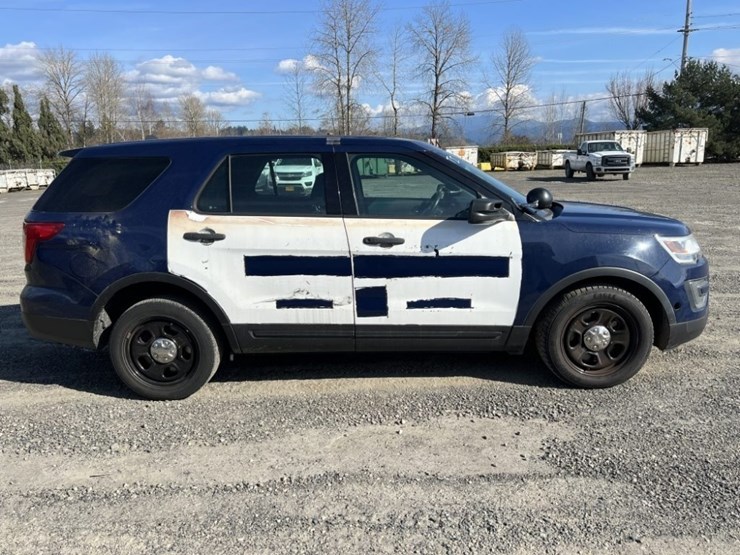 2016-ford-explorer-image-3