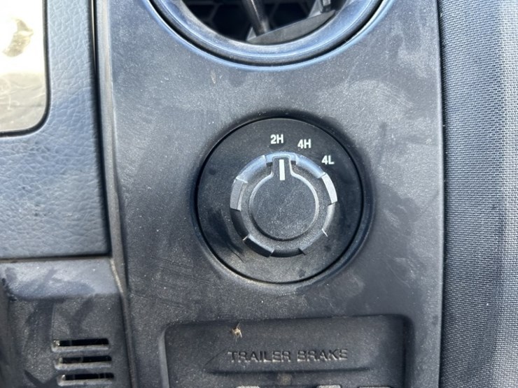 2014-ford-f150-xl-image-25