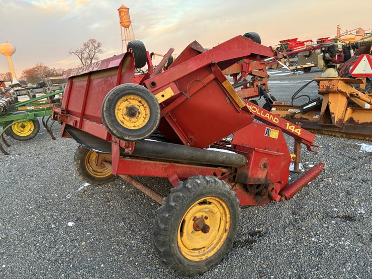 new-holland-144-image-4