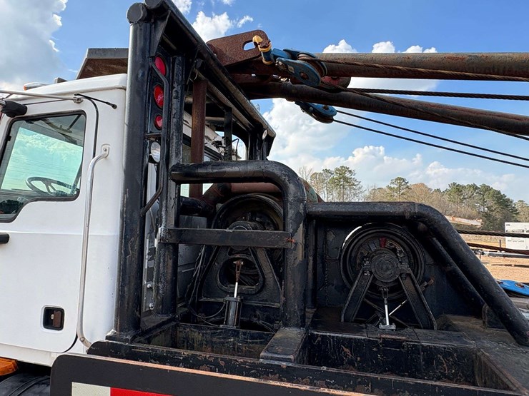 2007-mack-granite-cv713-image-22