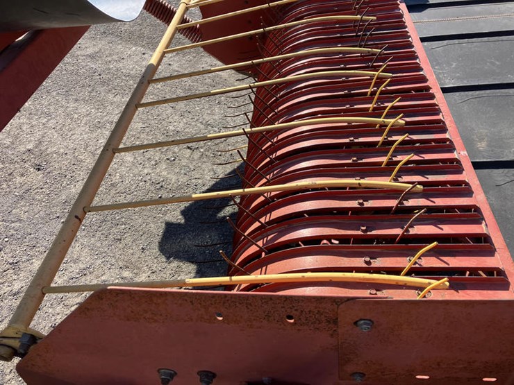 new-holland-166-image-10