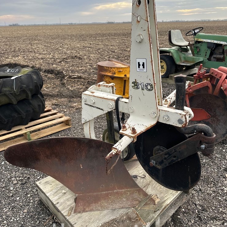 IH 1 BOTTOM 3PT PLOW (WF)