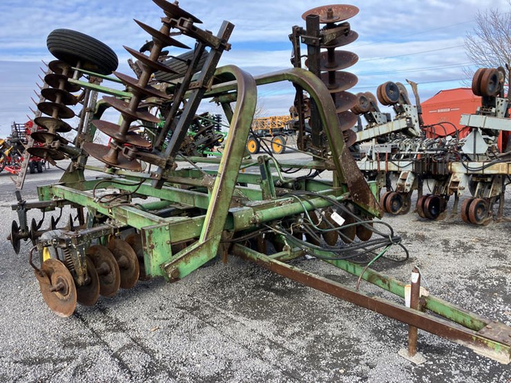 john-deere-235-image-1