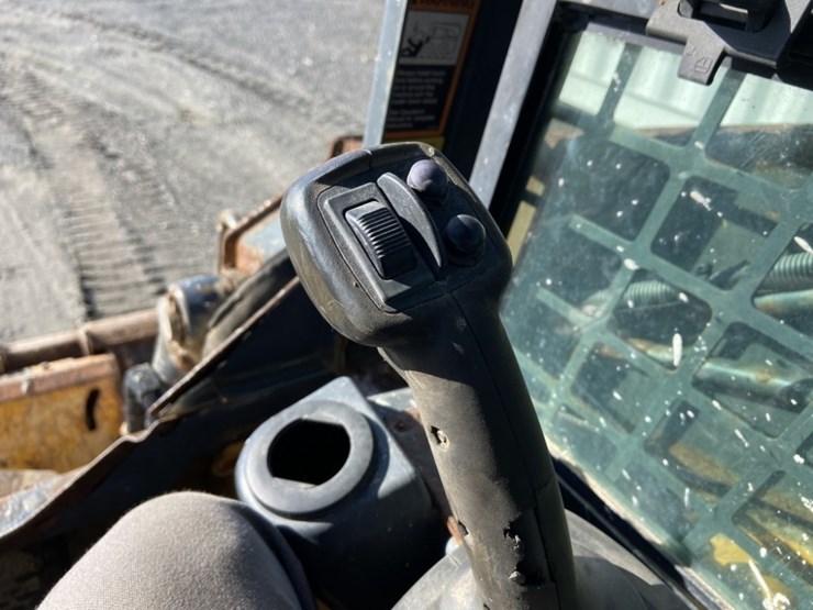 2023-deere-317g-image-24