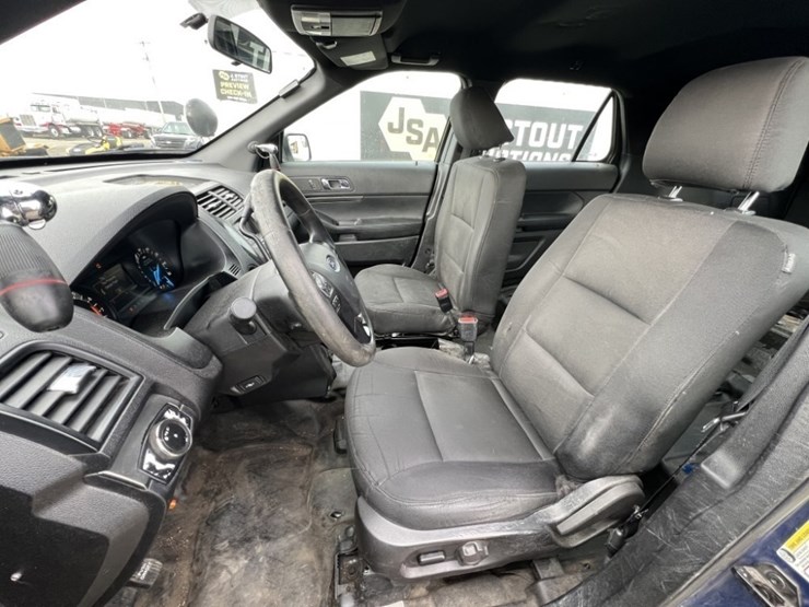 2017-ford-explorer-image-23