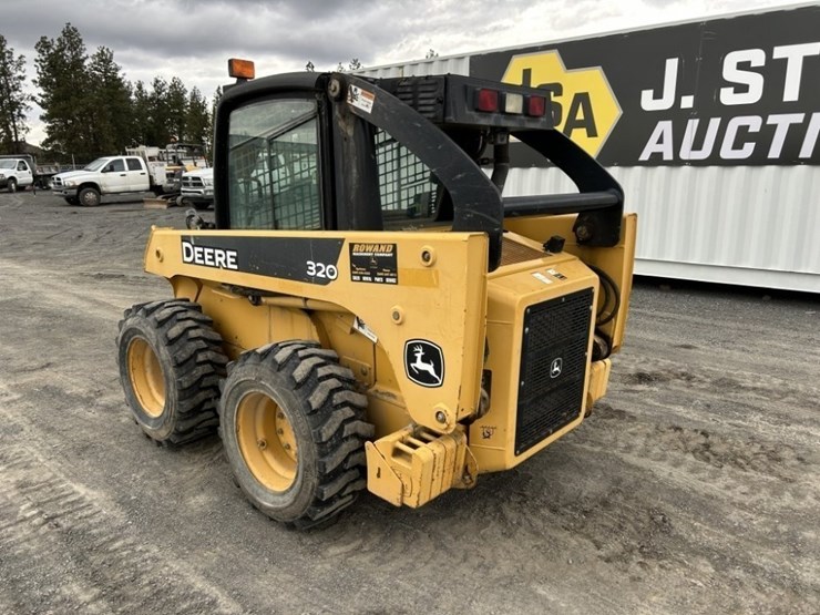 2005-john-deere-320-image-3