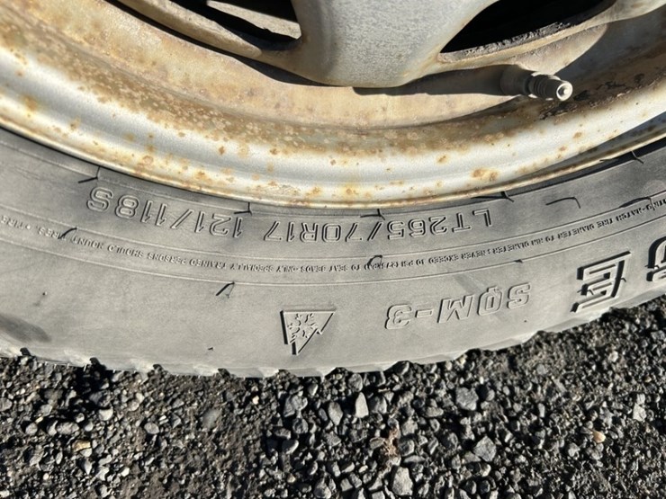 2014-ford-f150-xl-image-10