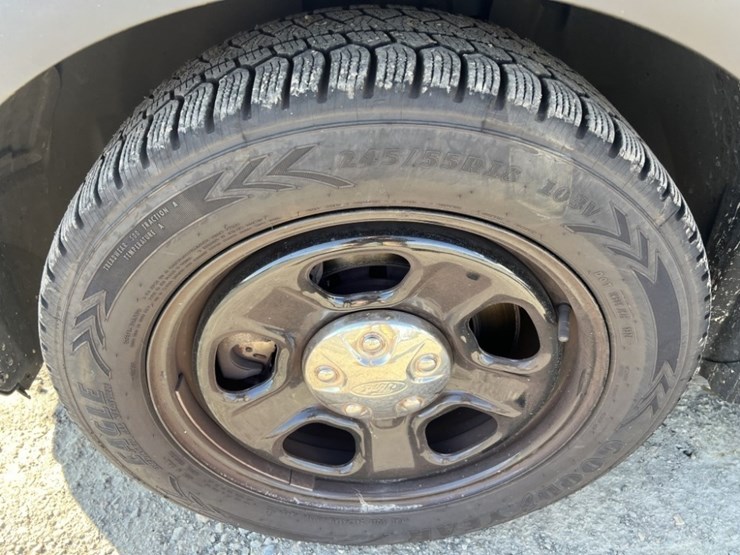 2016-ford-explorer-image-17