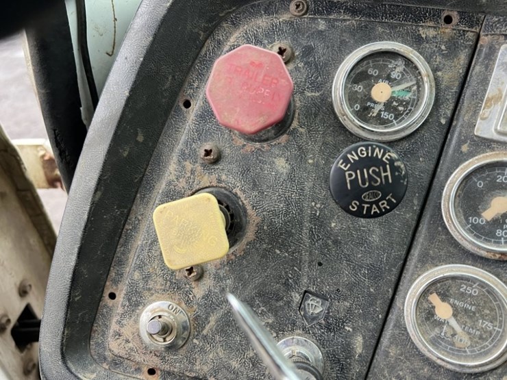 1995-ford-l9000-image-22