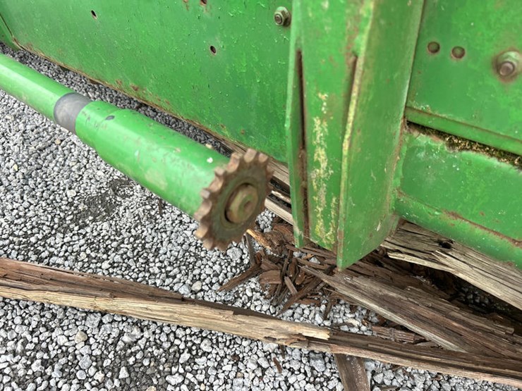 john-deere-220-image-8