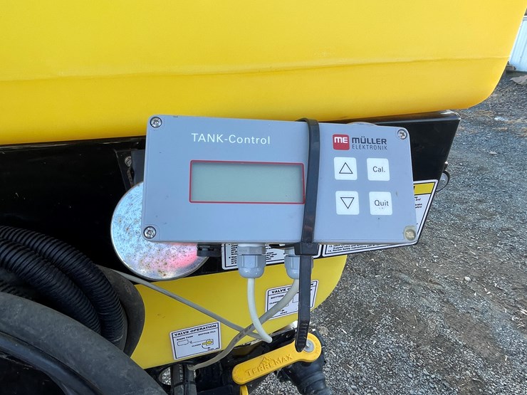 #106-•-fast-9613ft-pull-behind-sprayer-(one-owner)-image-16