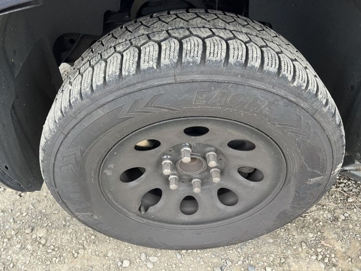 2014-chevrolet-tahoe-image-16