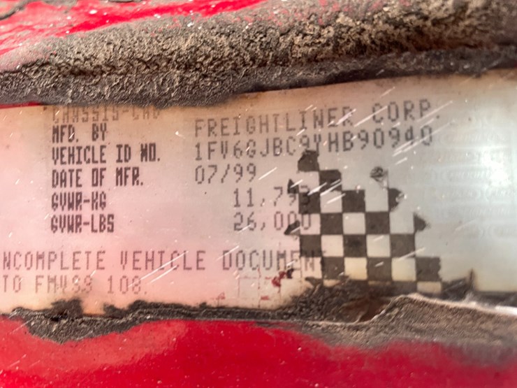 2000-freightliner-fl60-image-13