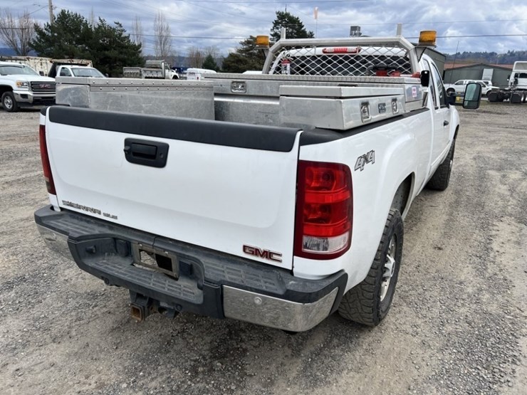 2012-gmc-2500-image-4