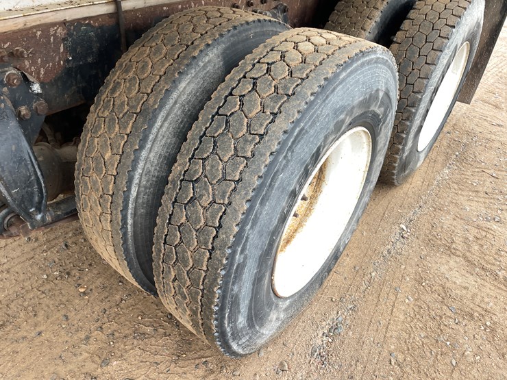 #1038-•-2005-freightliner-grain-truck-(has-mn-title)-image-23