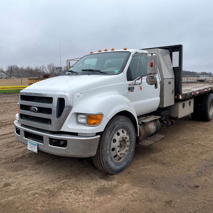 2012 FORD F650