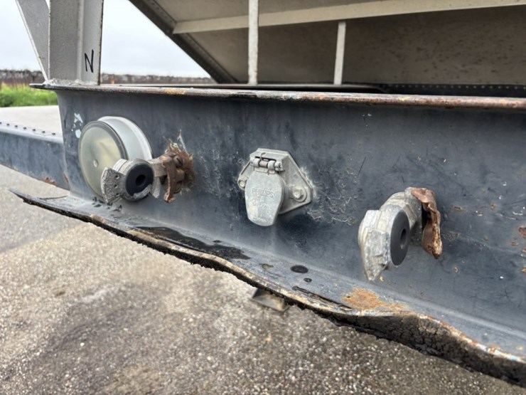 1976-titan-trailer-image-12