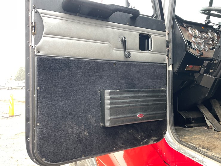 1991-peterbilt-377-image-65