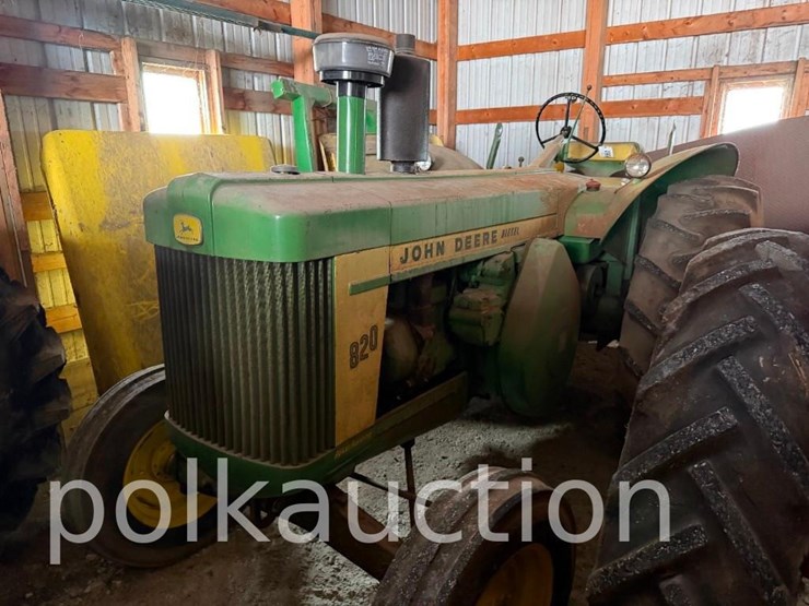 john-deere-820-image-1