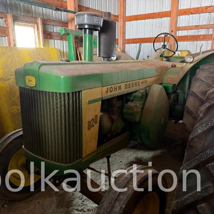 JOHN DEERE 820