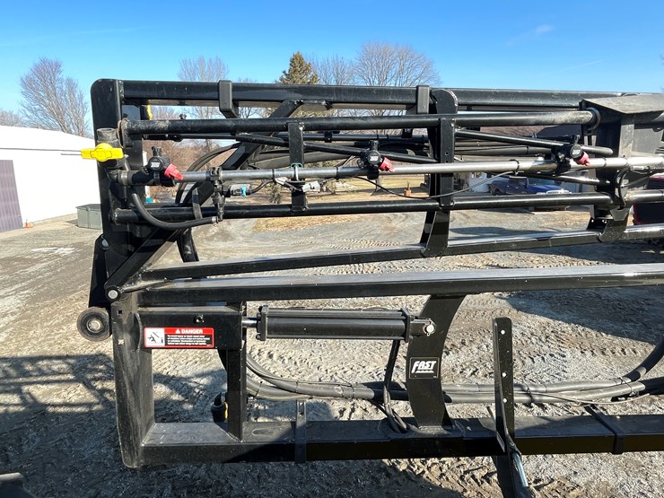 #106-•-fast-9613ft-pull-behind-sprayer-(one-owner)-image-18