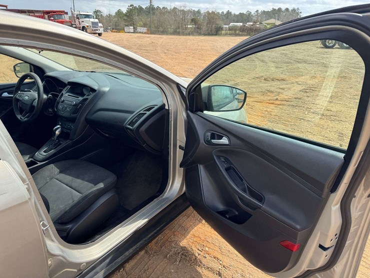 2015-ford-focus-se-4-door-sedan---218,350-miles-image-15