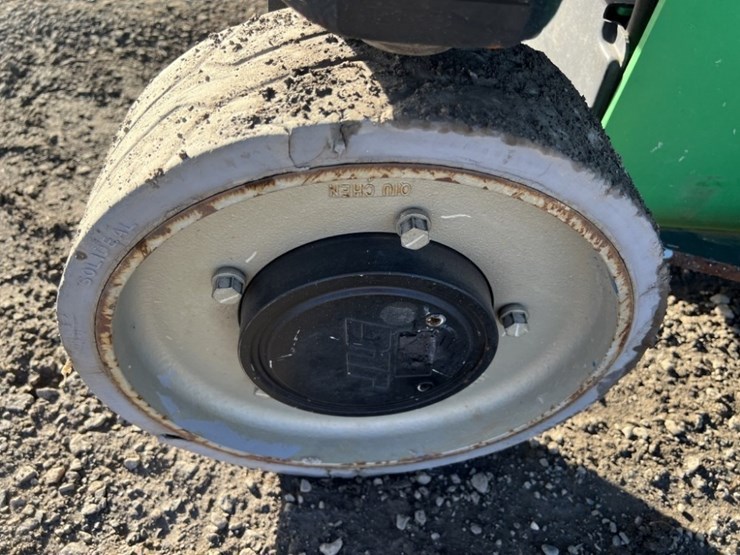 2016-jlg-2646es-image-9