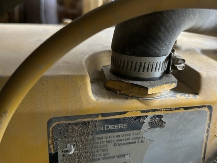 2005-john-deere-320-image-34