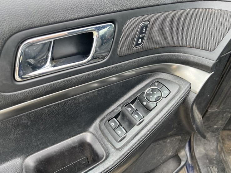 2017-ford-explorer-image-25