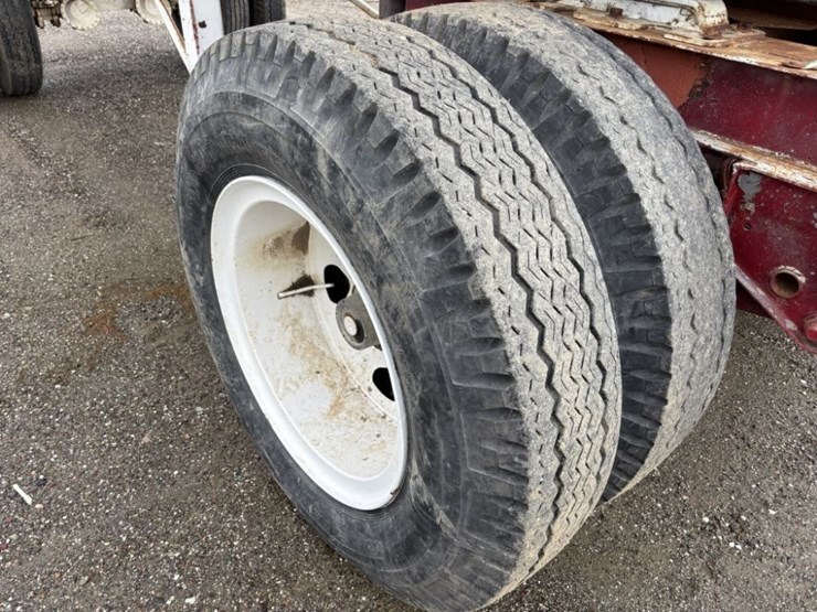 1987-clough-4,500-gallon-t/a-tank-trailer-image-12