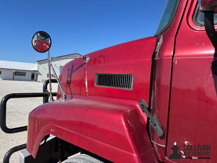 2001-mack-ch613-image-13