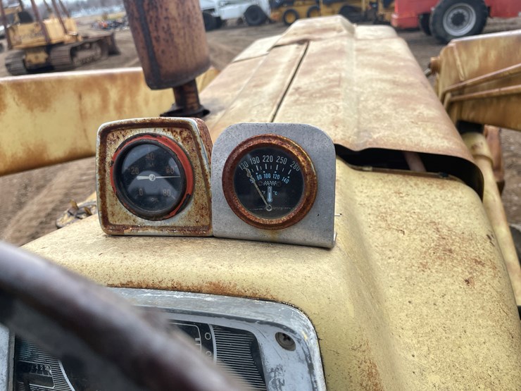 #1035-•-ford-backhoe-image-11