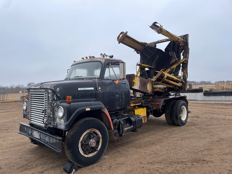 1975-international-fleetstar-2050a-image-1