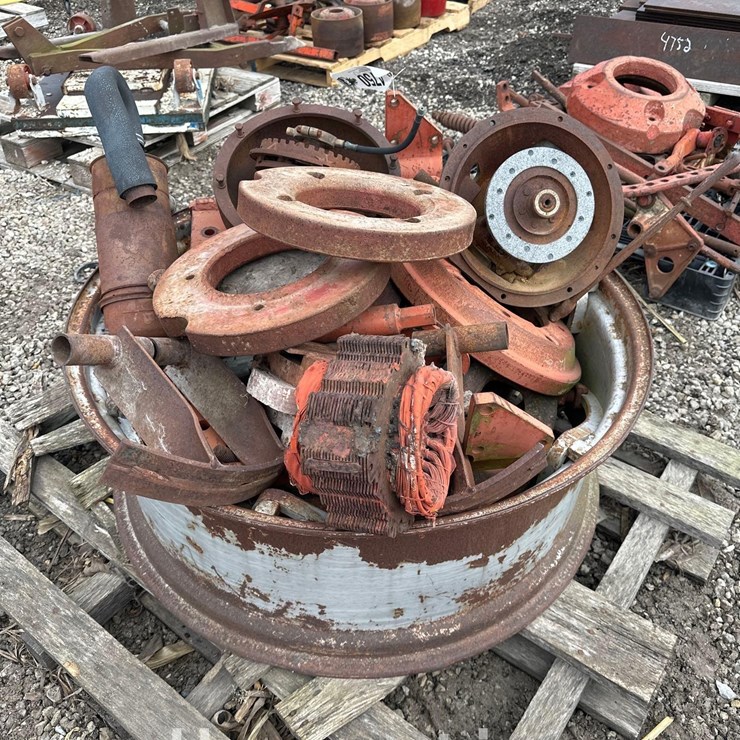 PALLET OF MISC IH TRACTOR PARTS (WF)
