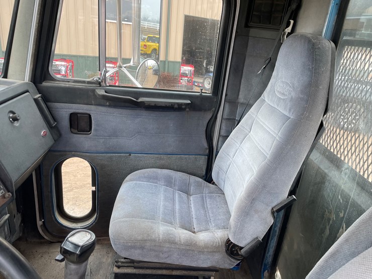 #1041-•-1989-peterbilt-flatbed-truck-tractor-(has-mn-title)-image-38