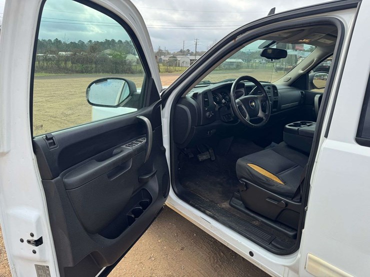 2011-chevrolet-silverado-1500-lt-image-9