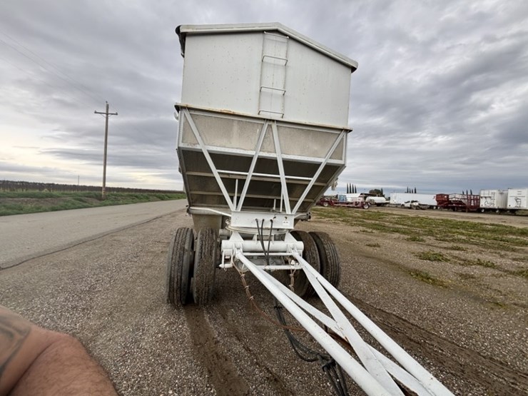 1974-titan-trailer-image-8