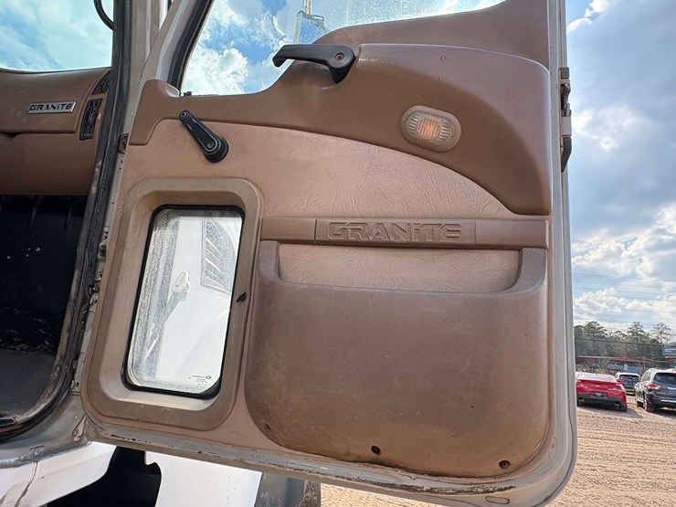 2007-mack-granite-cv713-image-20