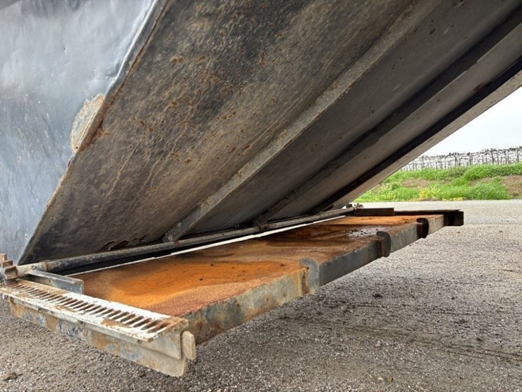 1976-titan-trailer-image-16