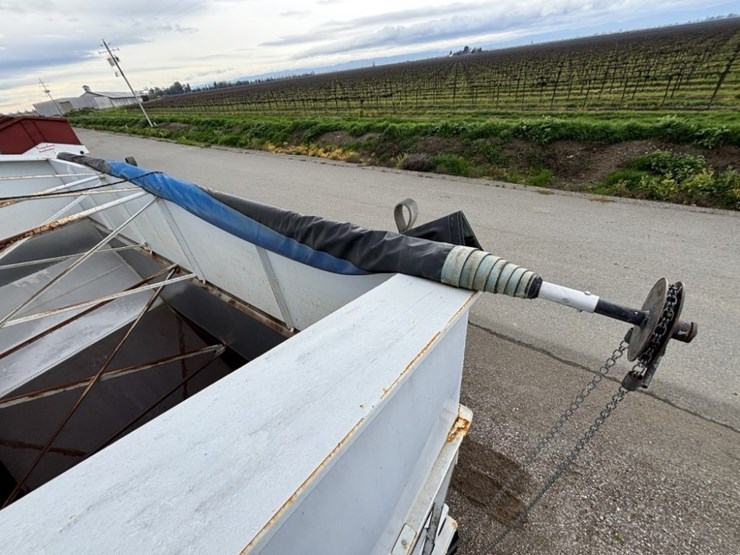 1974-titan-trailer-image-20