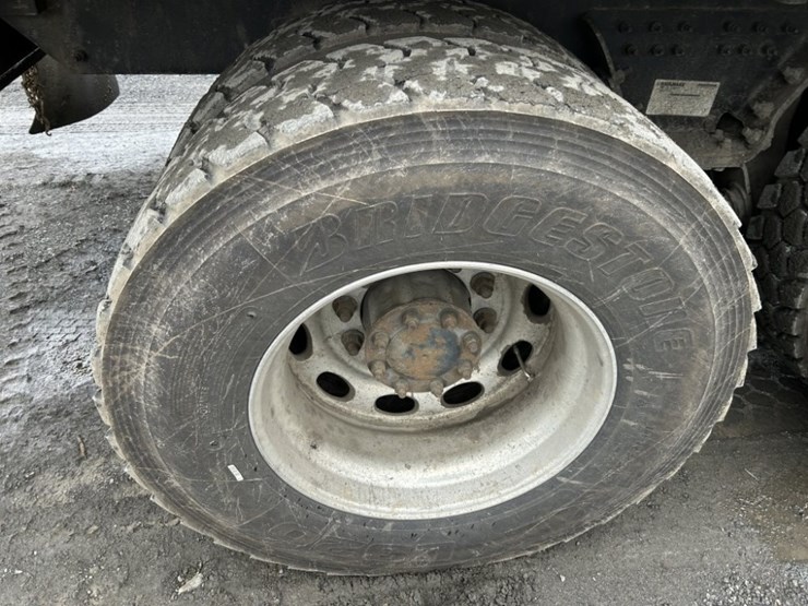 2014-peterbilt-320-image-14