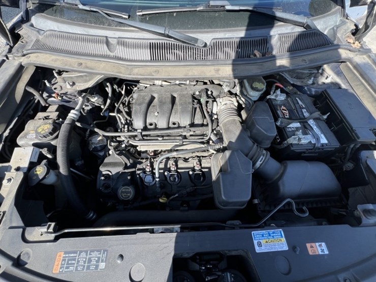 2016-ford-explorer-image-15